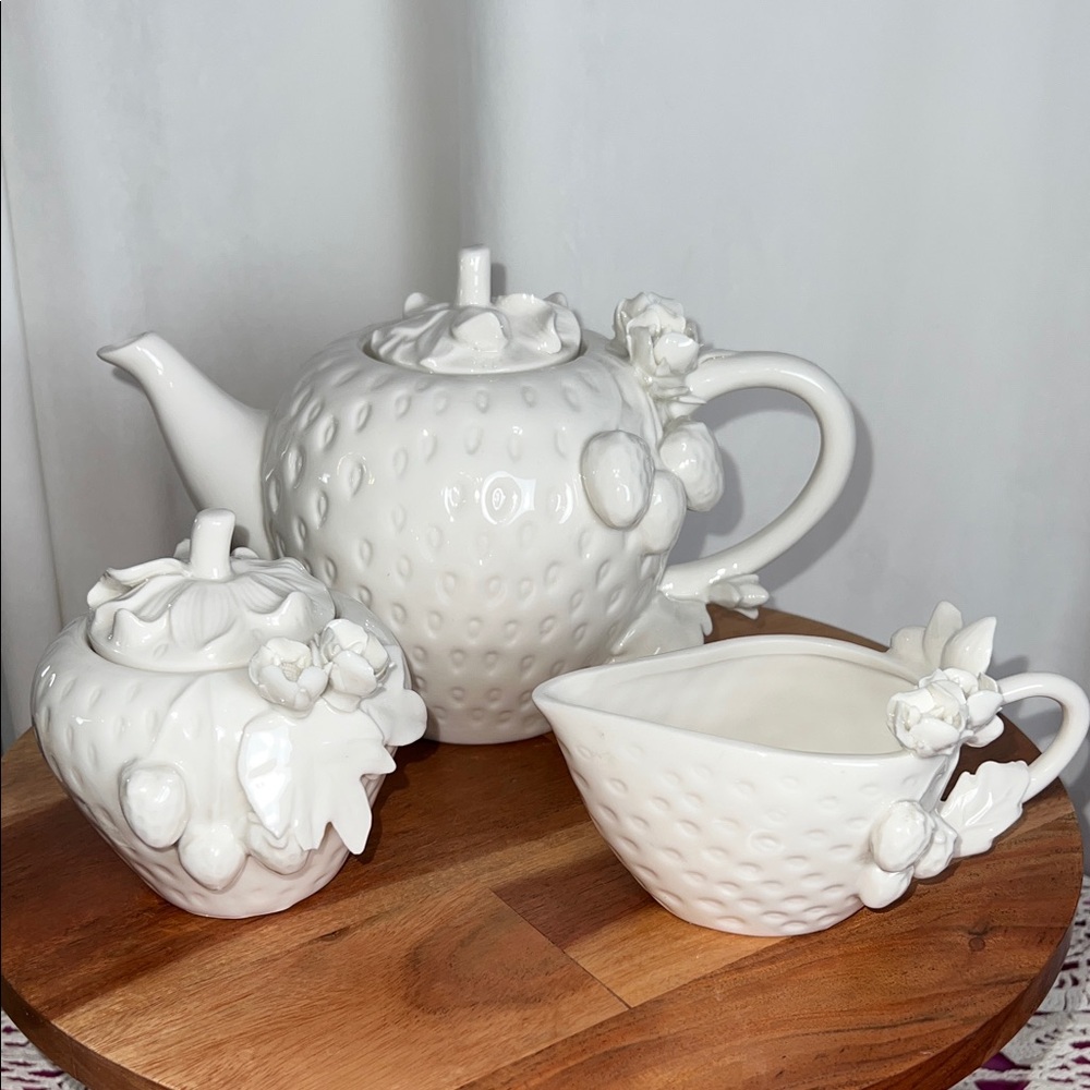Grace‘s Teaware strawberry tea  set